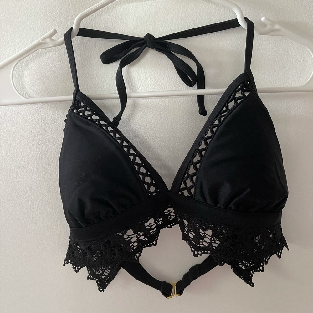 Black bikini top